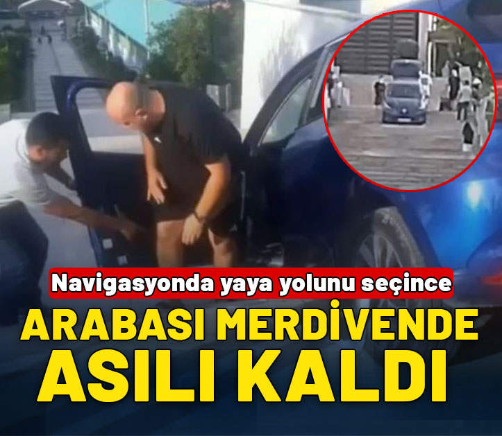 Sürücünün anlık dalgınlığı pahalıya mal oldu: Merdivende asılı kaldı