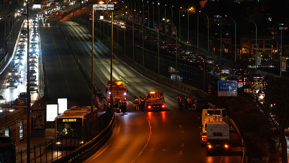 Haliç'teki orta köprünün Kadıköy istikameti 8 Temmuz'a kadar trafiğe kapatıldı