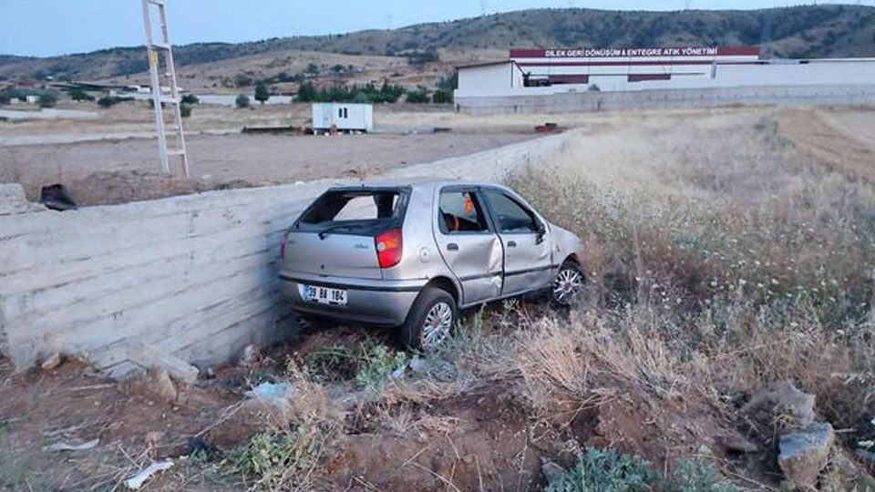 Otomobil takla attı, bir polis memuru hayatını kaybetti