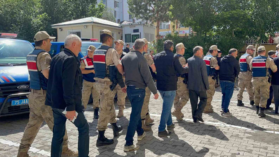 Ardahan’da rüşvet operasyonu: 32 gözaltı