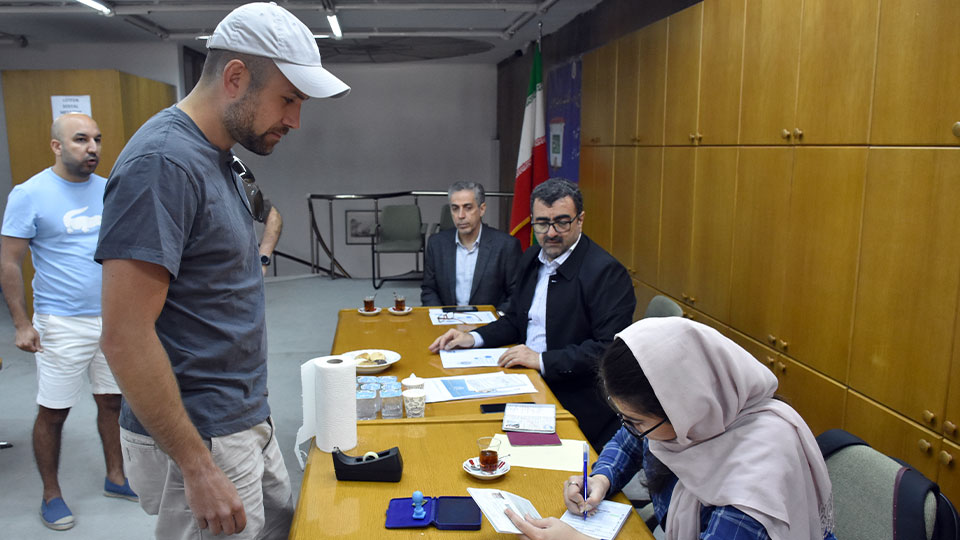 İran'da ikinci turuna geçilen seçimlerde oy kullanma süresi sona erdi