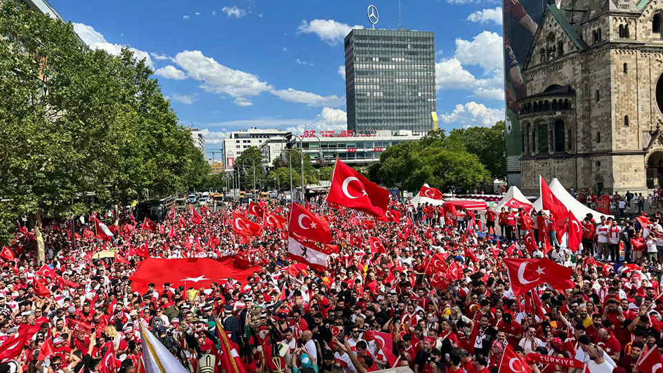 Dışişleri Bakanlığı'ndan Felemenkçe mesaj: Dostluk kazanacak