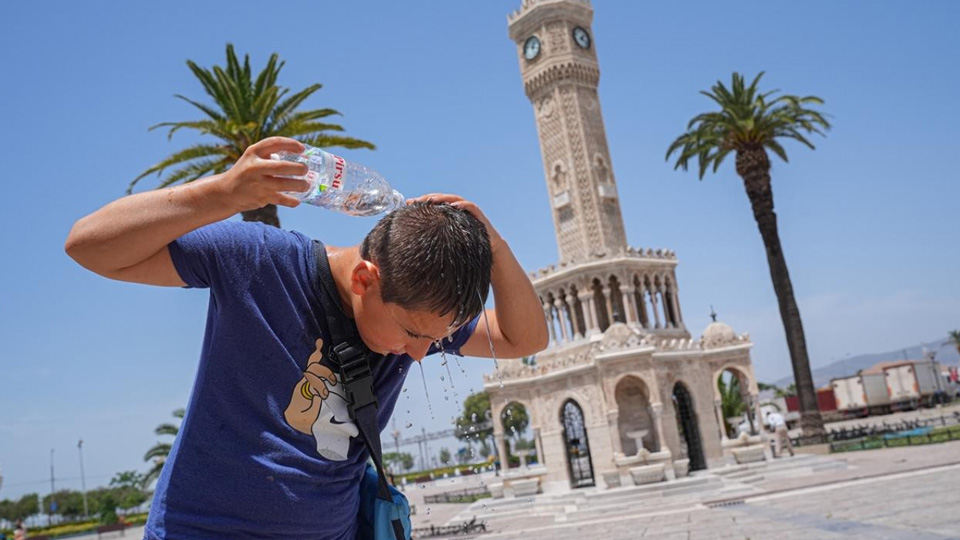 İzmir'de 1938'den bu yana en sıcak haziran günü yaşandı: 41,4 derece