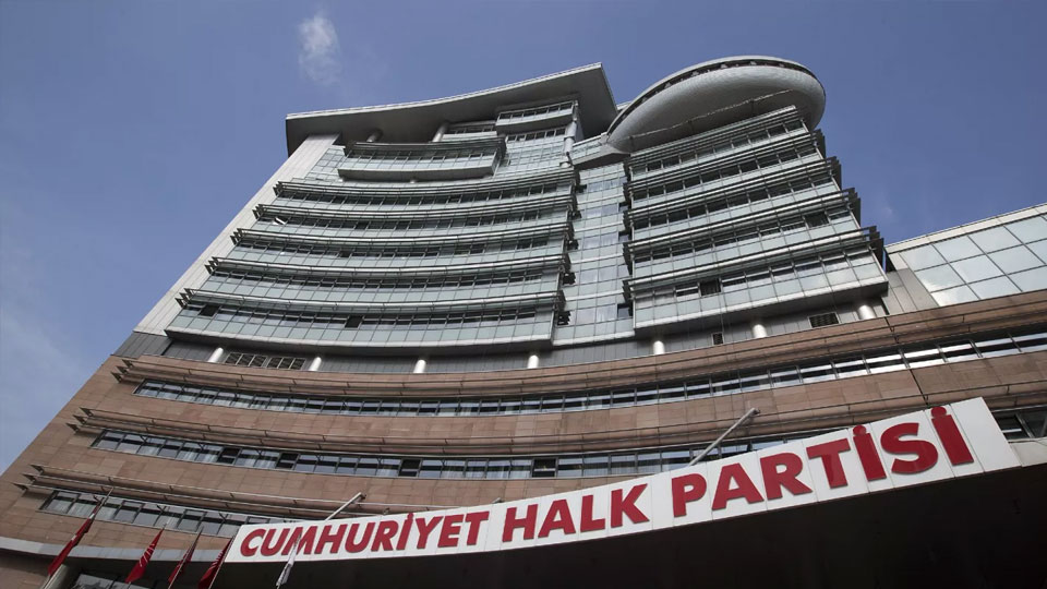 CHP yönetiminden 8 kişi istifa ettiğini açıkladı