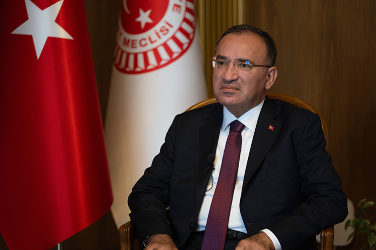 Bekir Bozdağ 15 Temmuz'u anlattı: Halkın gücü tankın gücünü yendi