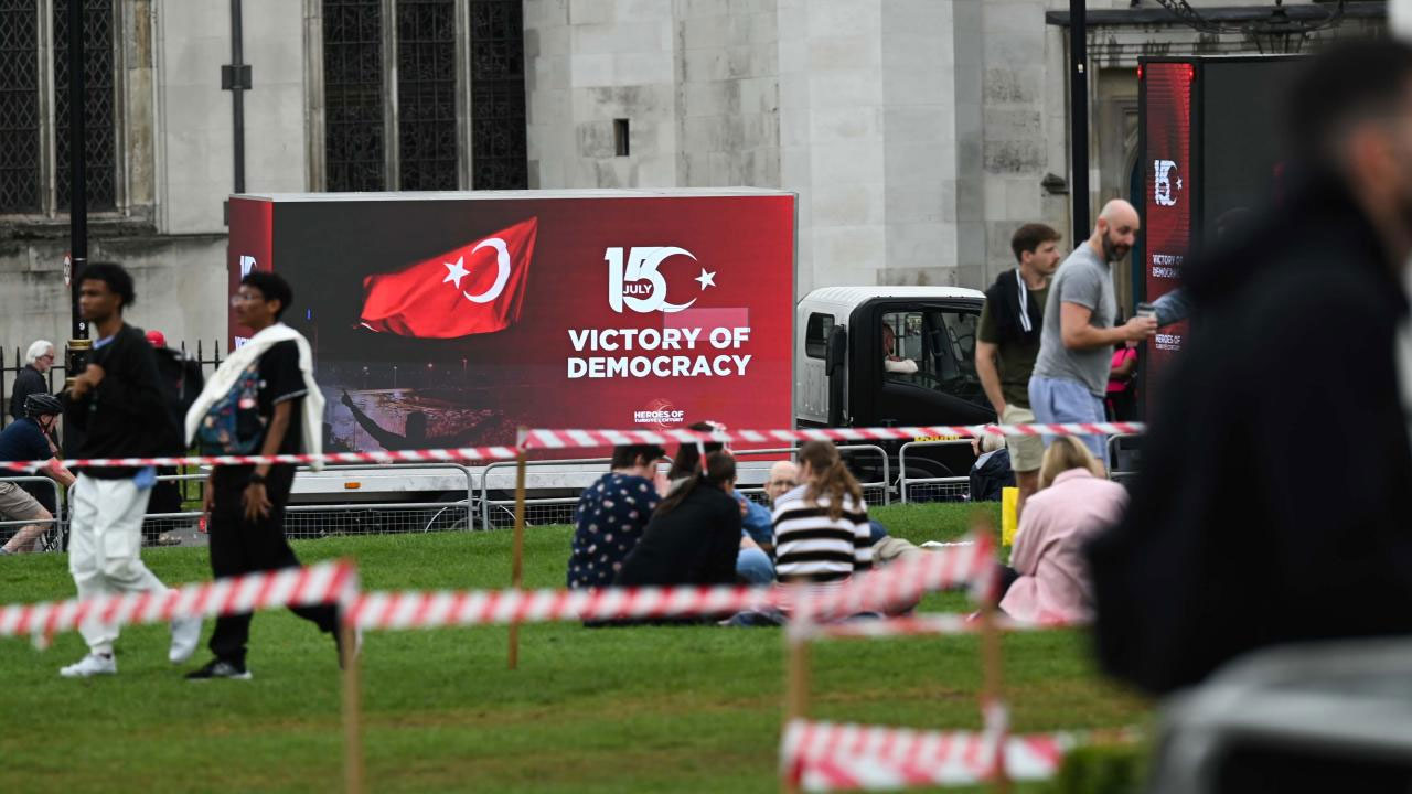 15 Temmuz mücadelesi Londra sokaklarında: Dev panel düzenlenecek