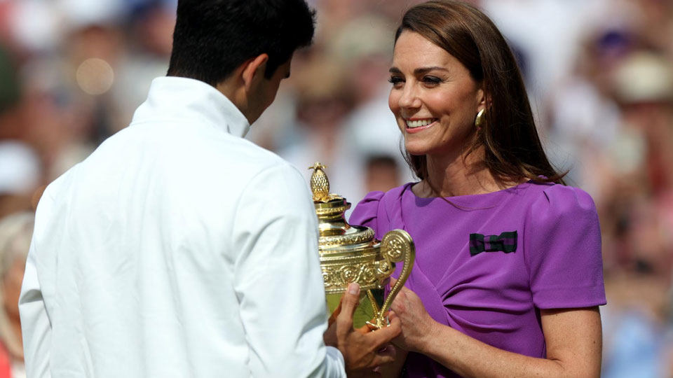 Prenses 29 gün sonra ortaya çıktı, Wimbledon'da şampiyona kupasını verdi