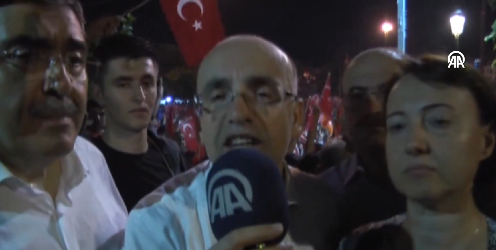 Bakan Şimşek "Hain darbe girişiminde meydanlardaydık" diyerek video paylaştı