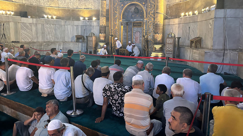 Ayasofya Camii'nde 15 Temmuz şehitleri için hatim indirildi