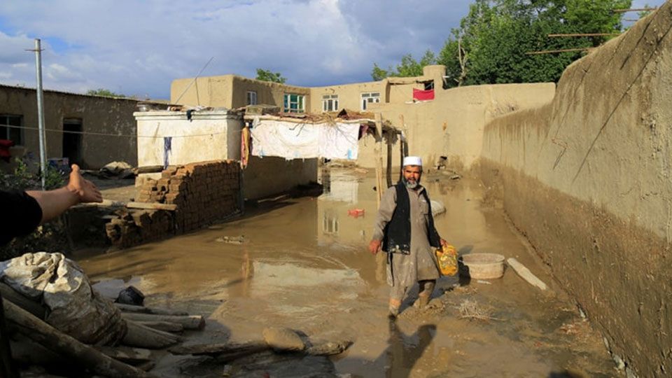 Ülkeyi sel ve fırtına vurdu: En az 35 ölü, yüzlerce yaralı