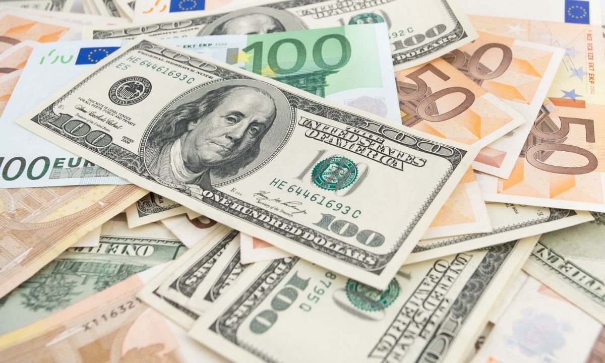 Euro, dolar karşısında 4 ayın zirvesine çıktı