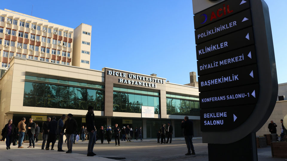 Dicle Üniversitesi Hastanesi'nde 74 kişi zehirlendi