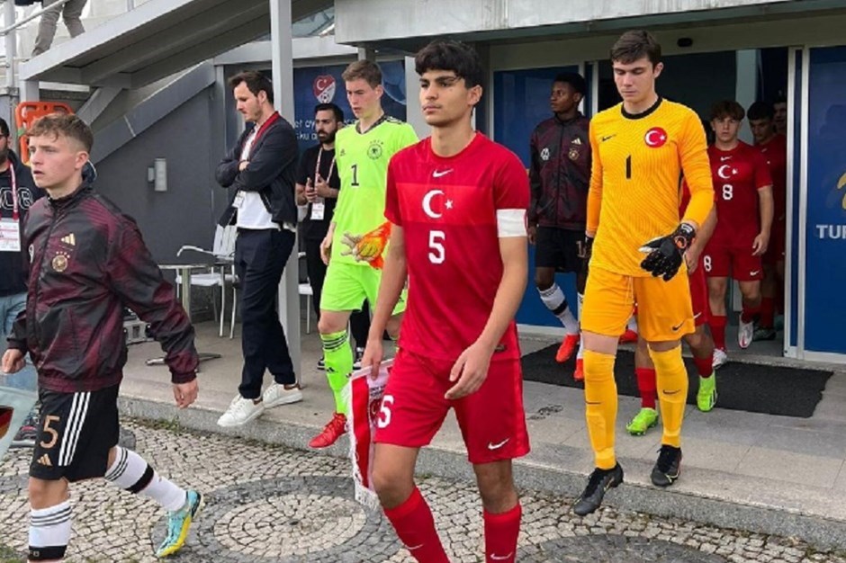 Beşiktaş, Kaan Ayhan'ın kardeşine kancayı taktı