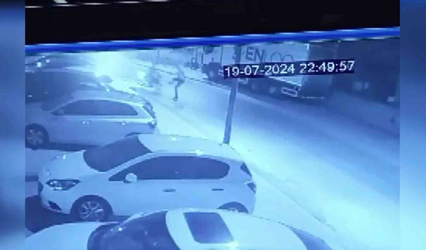 Ehliyetsiz motosikletli kaçmak istediği polise çarptı