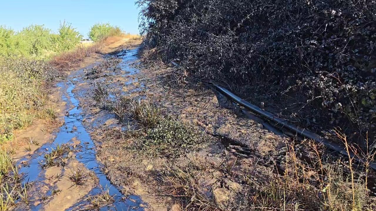 Adıyaman'da petrol boruları patladı: Yola ve tarlalara döküldü