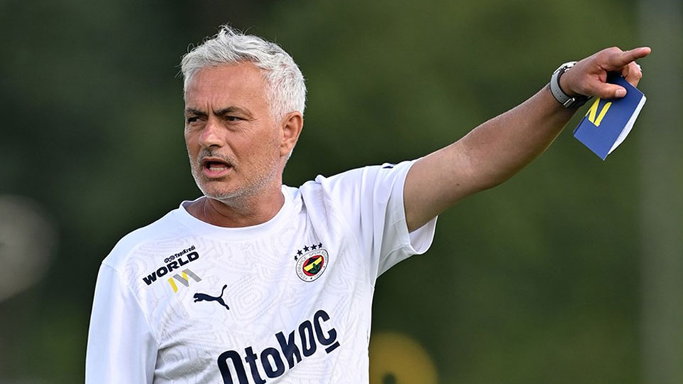 Fenerbahçe'nin UEFA kadrosu belli oldu! Mourinho'dan büyük sürpriz