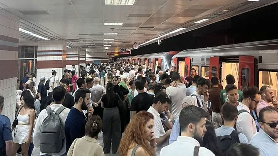 Ankara metroda 'aşırı sıcak' arızası