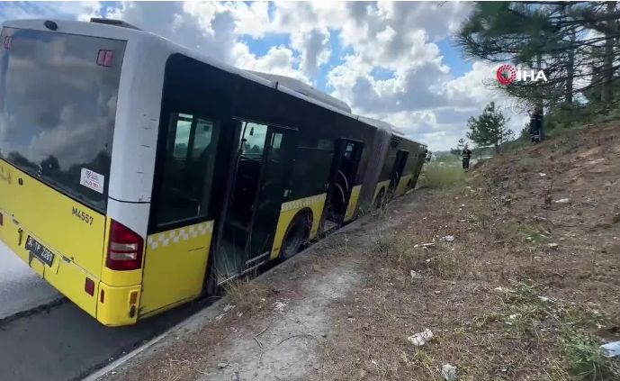 Arnavutköy'de panik anları: İETT otobüsü boşluğa düştü