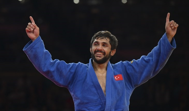 Judoda milli sporcumuz Salih Yıldız madalyayı garantiledi