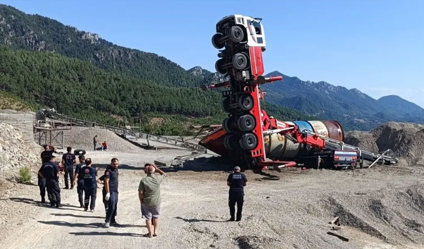 Adana'da korkunç kaza can aldı! Dik duran vinçten atladı