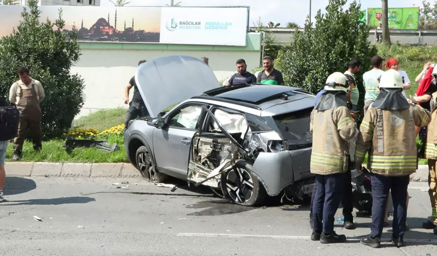 Kaza geliyorum dedi! Kırmızı ışıkta geçen minibüs otomobile çarptı: 7 yaralı