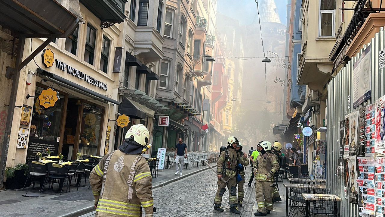 Beyoğlu'ndaki yangın söndürüldü