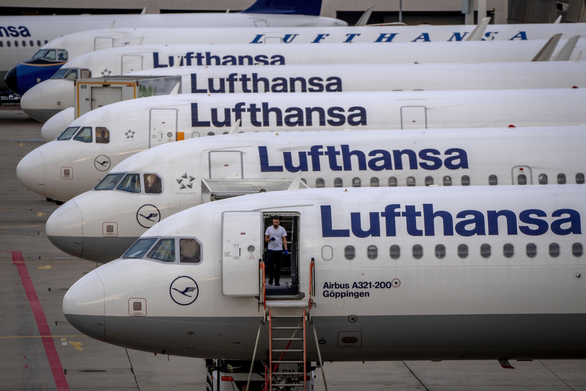 Lufthansa ve Avusturya havayolu şirketleri İsrail uçuşlarını iptal etti