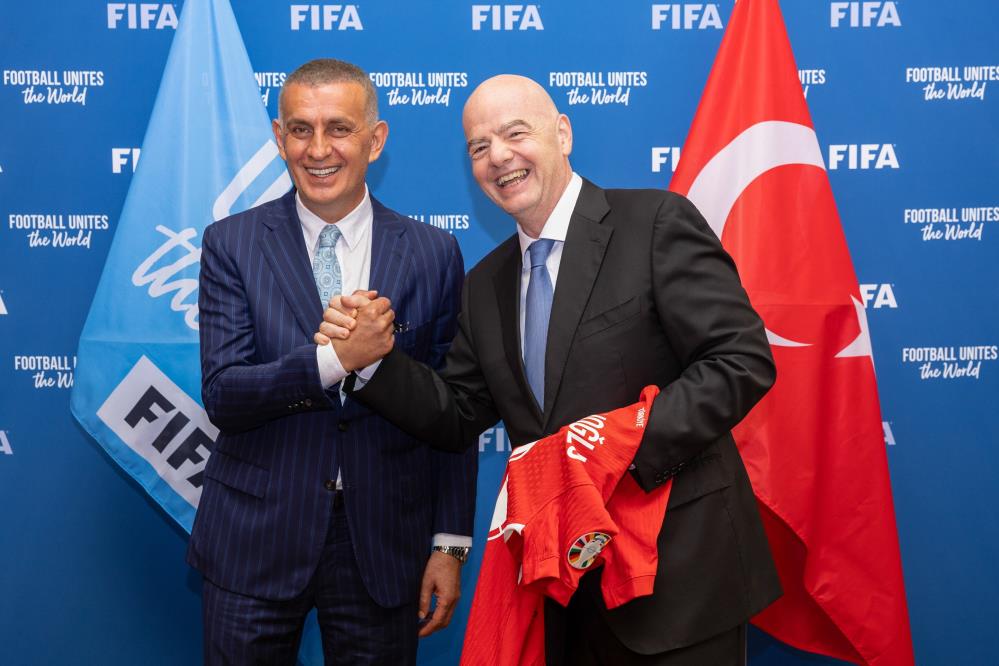 TFF Başkanı İbrahim Hacıosmanoğlu, FIFA Başkanı Infantino ile görüştü