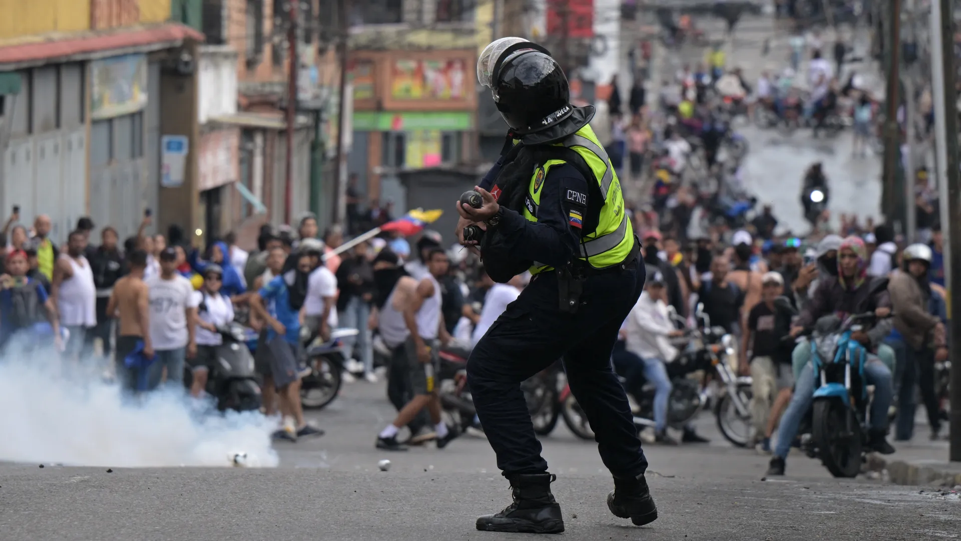 Venezuela’da protestolar devam ediyor: 1200 kişi gözaltında