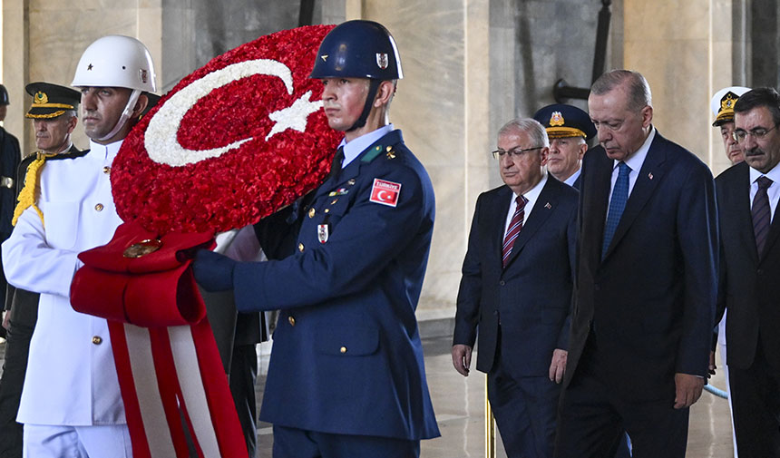 Cumhurbaşkanı Erdoğan ve YAŞ üyeleri Anıtkabir'de