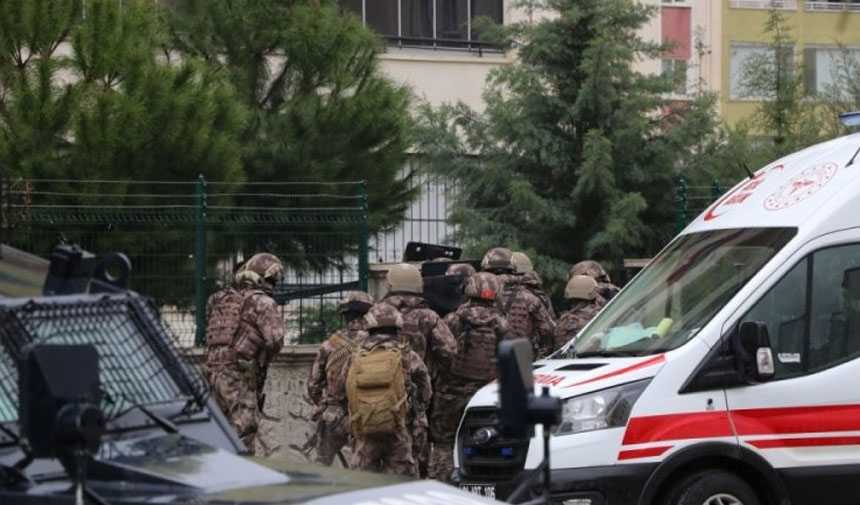 Silahlı saldırgan dehşet saçtı: 1 polis şehit oldu, 1 polis yaralandı