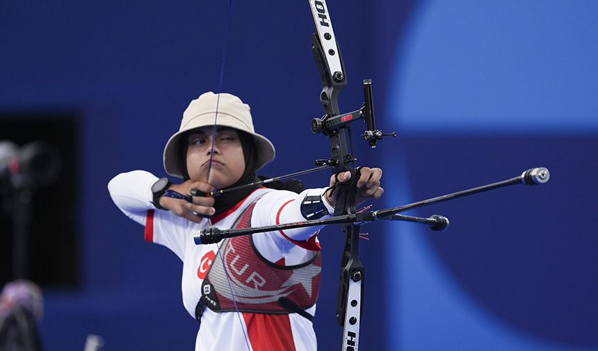 Milli okçu Elif Berra Gökkır son 16 tura adını yazdırdı