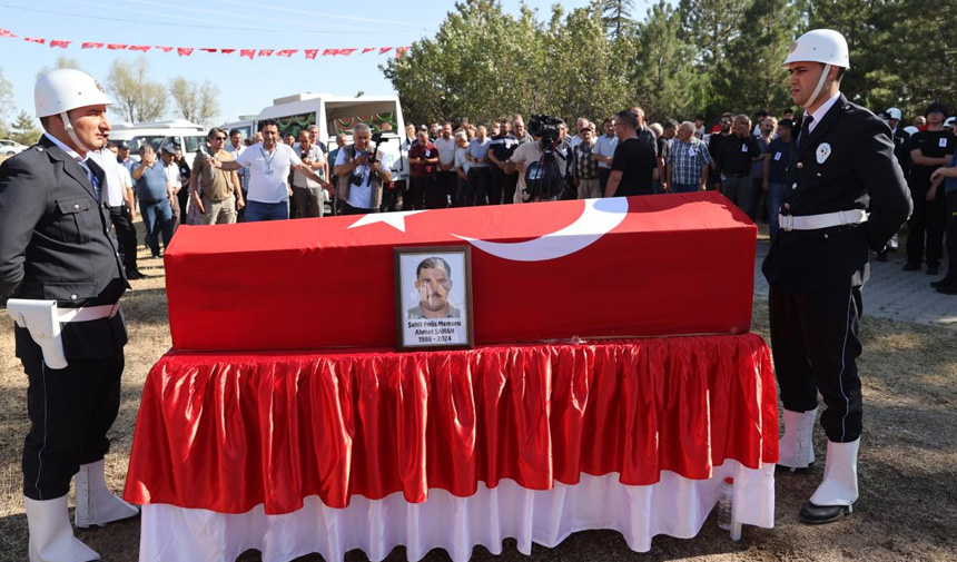 Şehit polis memuru Ahmet Şahan son yolculuğuna uğurlandı