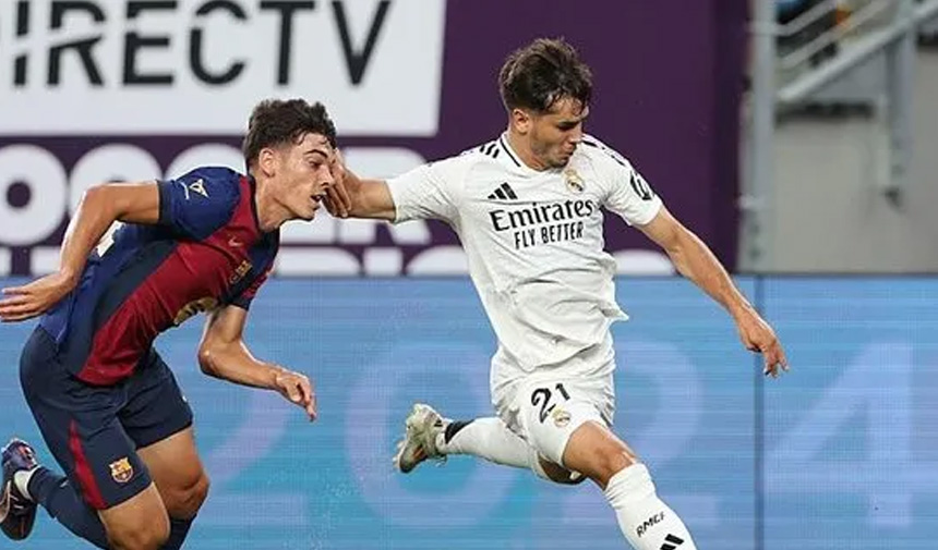 Barcelona-Real Madrid maçında sahaya yıldırım düştü