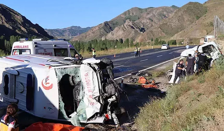 Bursa'da feci kaza! 2 ambulans ile kamyonet çarpıştı: Çok sayıda yaralı var