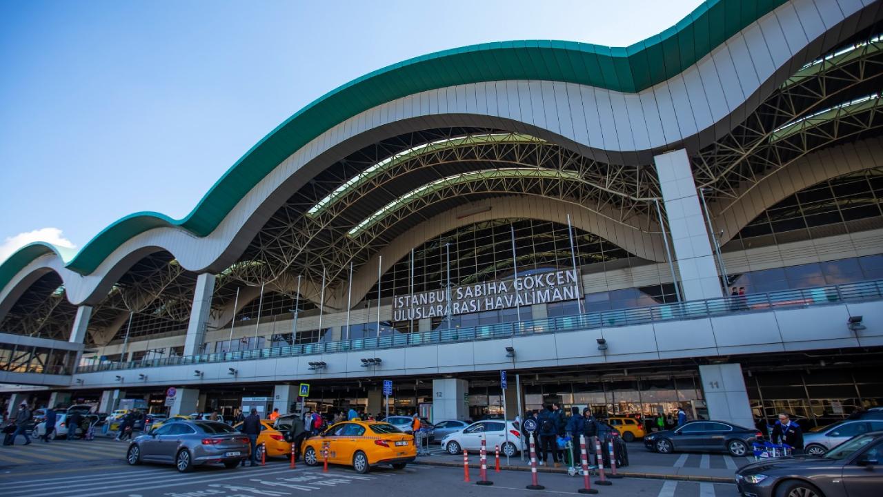 Sabiha Gökçen Havalimanı'nda bagaj hizmetlerinde aksaklık yaşanıyor