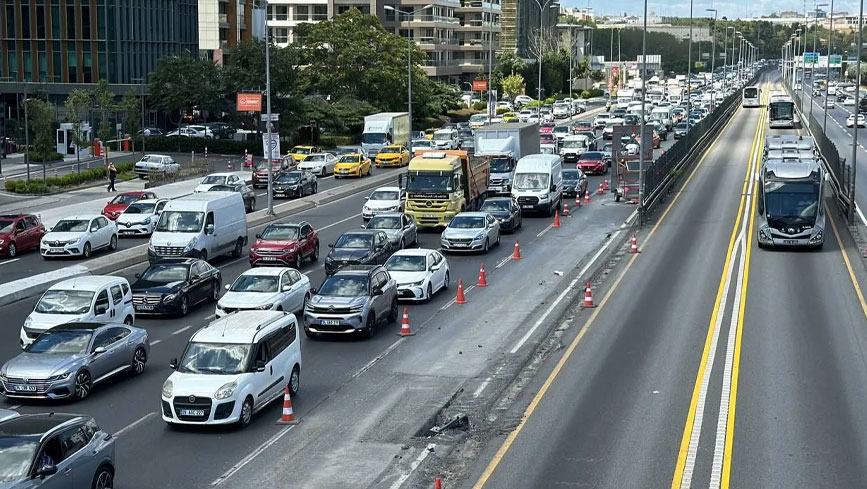 İstanbul'da metrobüs hattındaki yol çalışmasına ara verildi