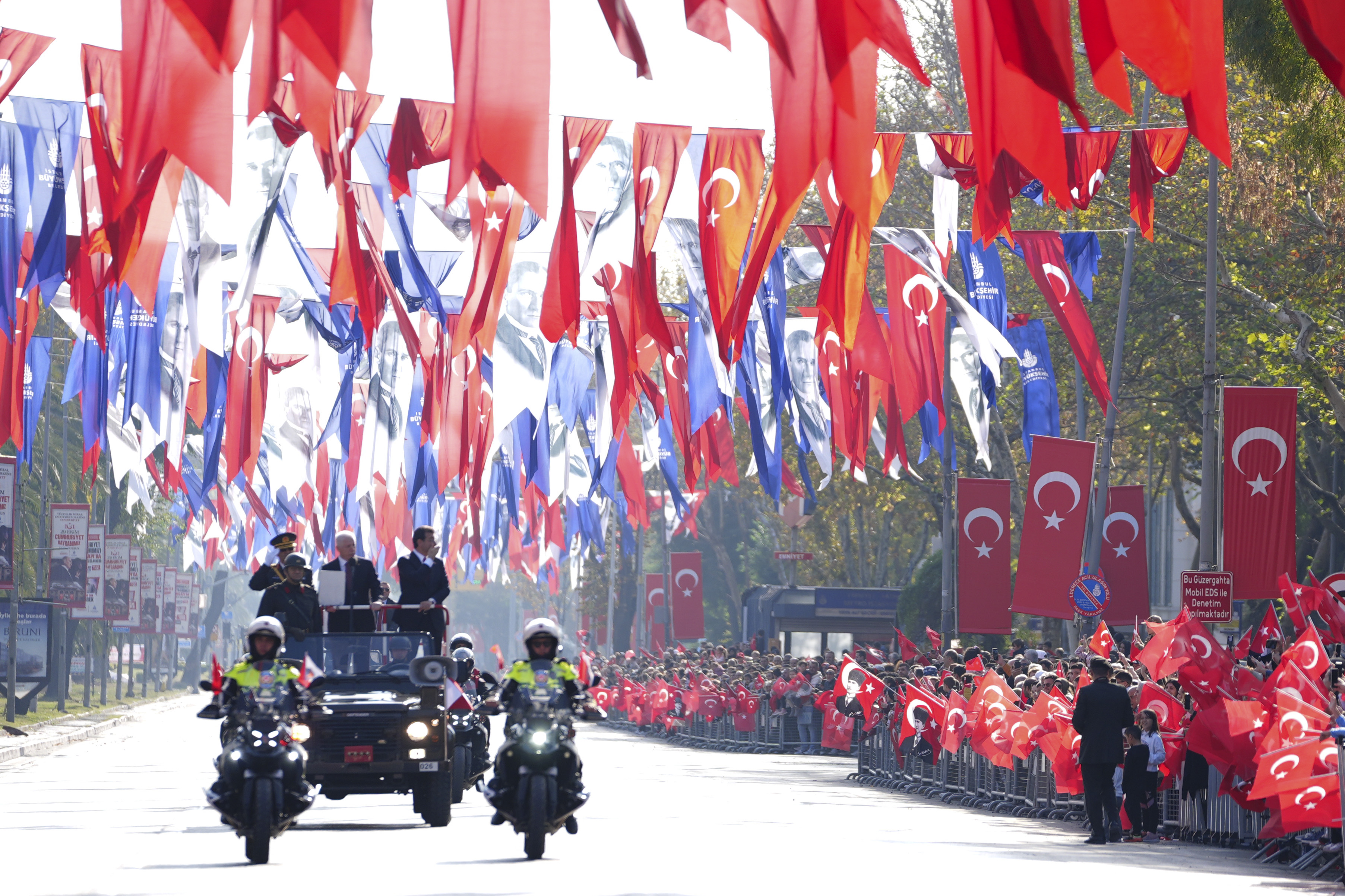 Yurtta bayram coşkusu! Cumhuriyet'in 101. yılı kutlamalarından kalpleri titreten görüntüler