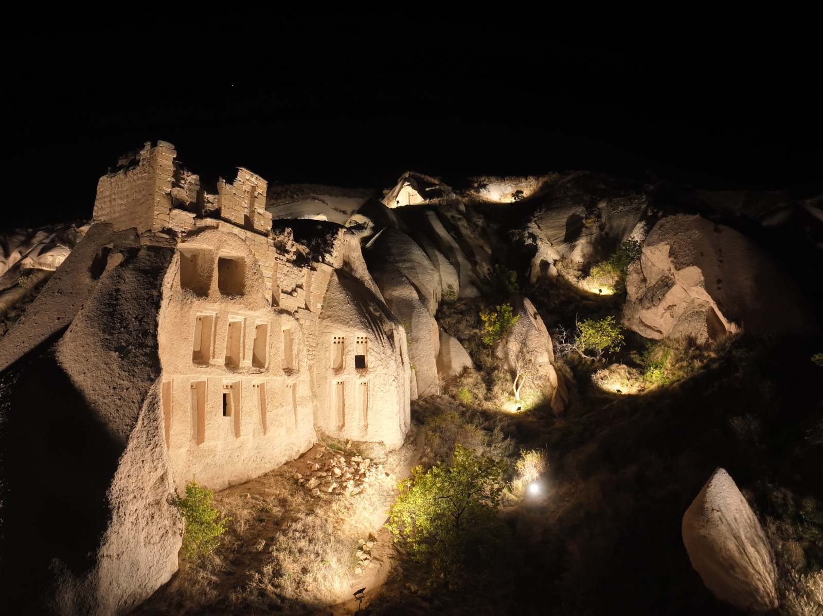 Kapadokya gece de ışıl ışıl olacak! Türkiye'de ilk kez vadi aydınlatıldı: Güvercinlik Vadisi gece de ziyaret edilecek