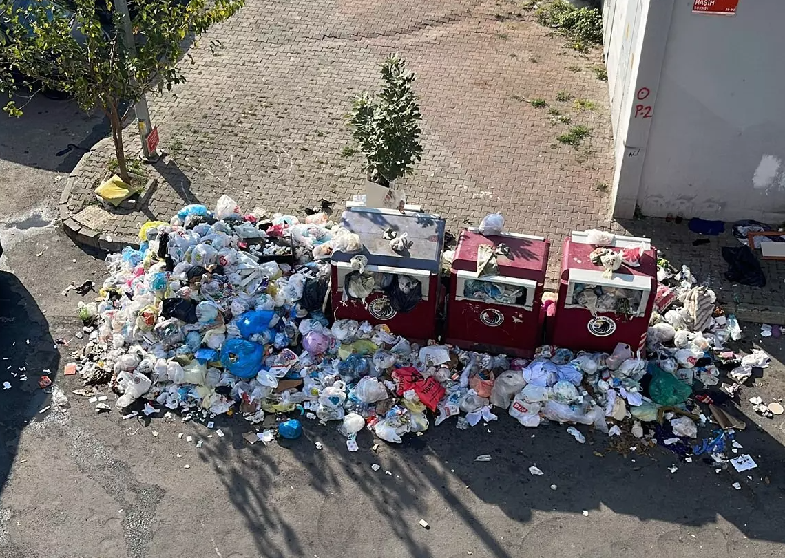 İstanbul'un 4 ilçesinde yine çöp dağları manzarası! Maltepe, Kartal, Ataşehir ve Kadıköy'de grev var