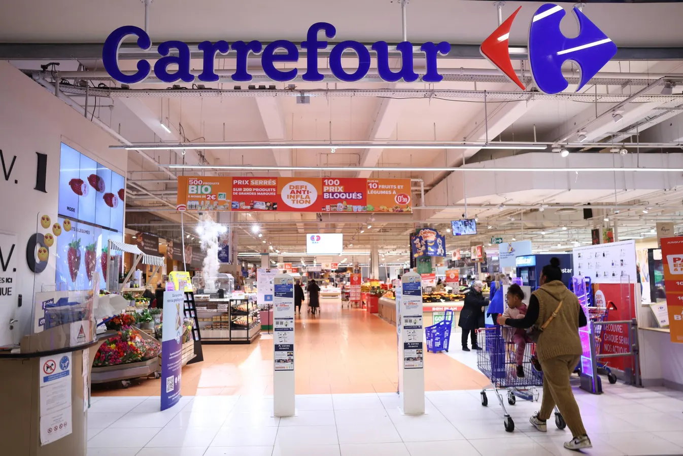 Carrefour'dan dikkat çeken karar: Tüm mağazalarını tek tek kapatıyor