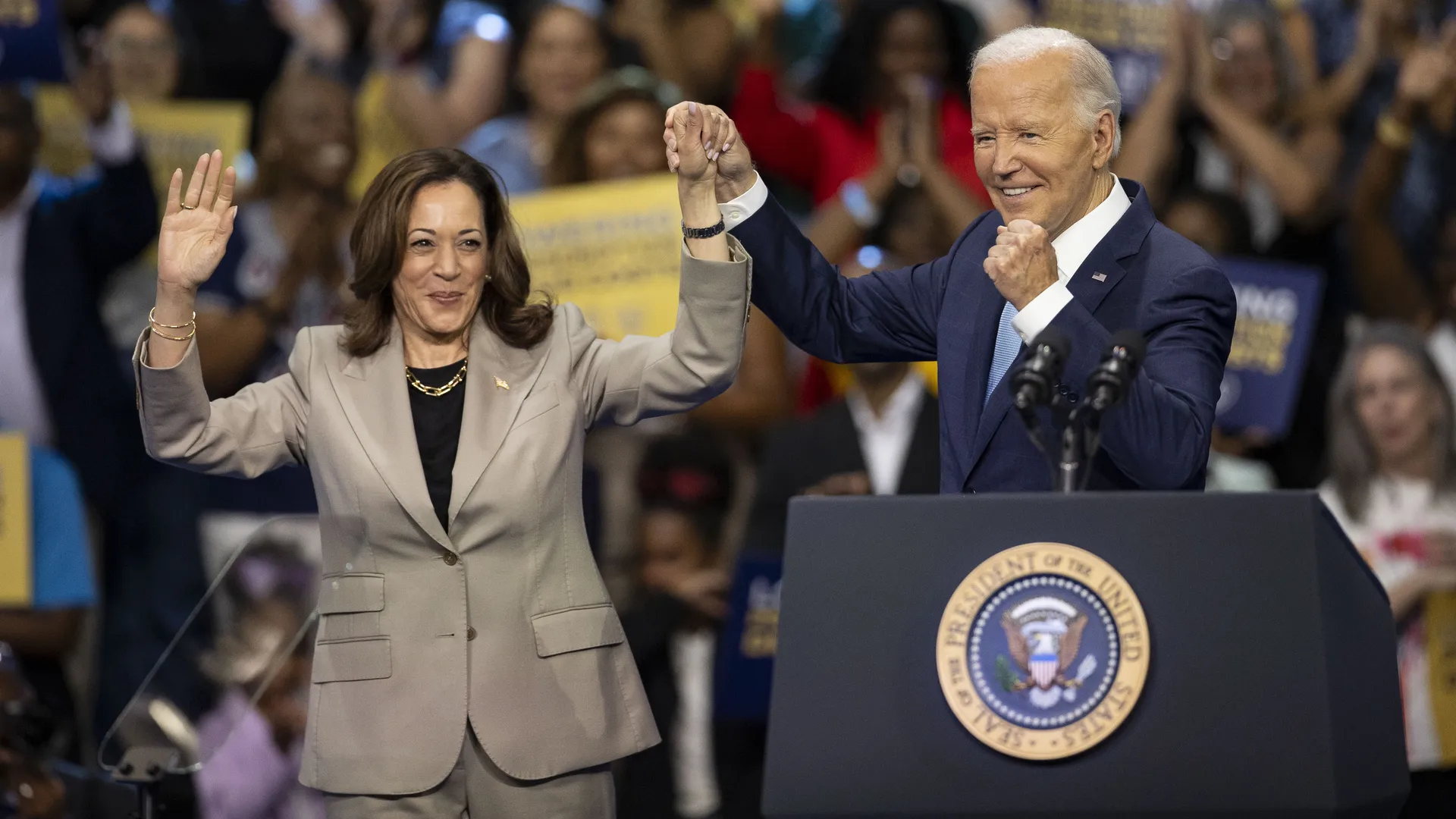 Biden’dan Harris’e seçim teşekkürü: ABD halkı nesiller boyu onu örnek alacak!