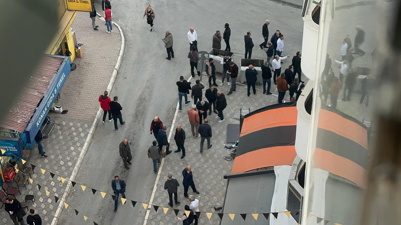 Elazığ'da deprem sonrası yaşanan panik kamerada