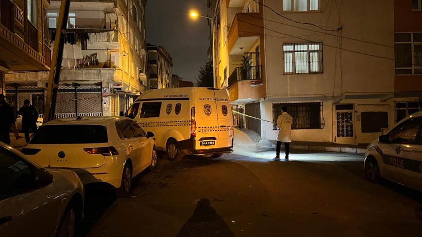 İstanbul'da korsan gösteri! Maskeli grup polise taşla saldırdı