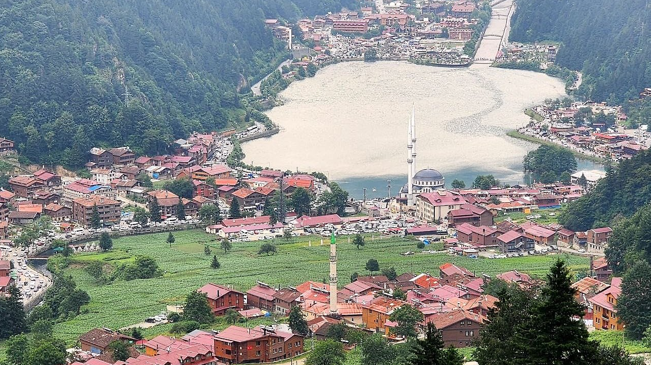 Uzungöl kurtuluyor! Bakan Kurum'dan önemli açıklama: Çevre kaçak yapılardan temizlenecek