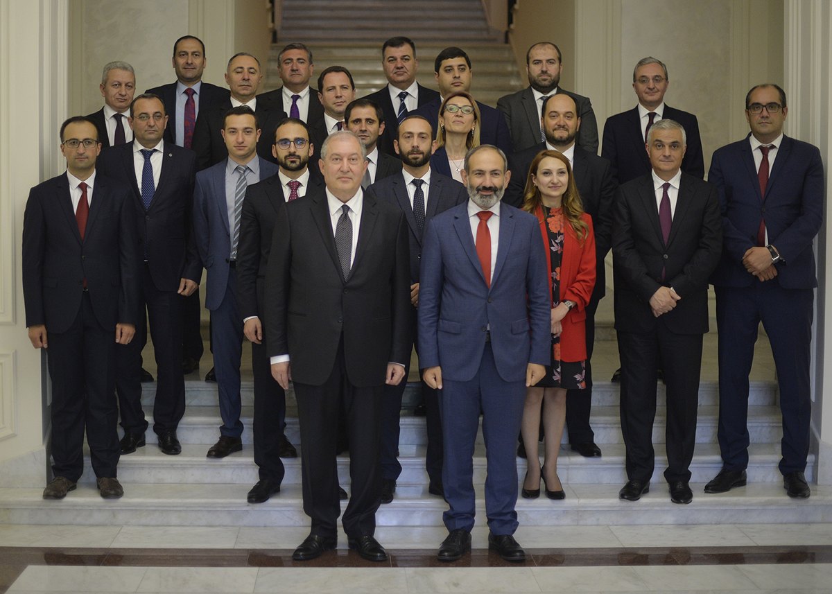 Ermeni hükümetinde istifa depremi: Bakanlar teker teker görevi bırakıyor!