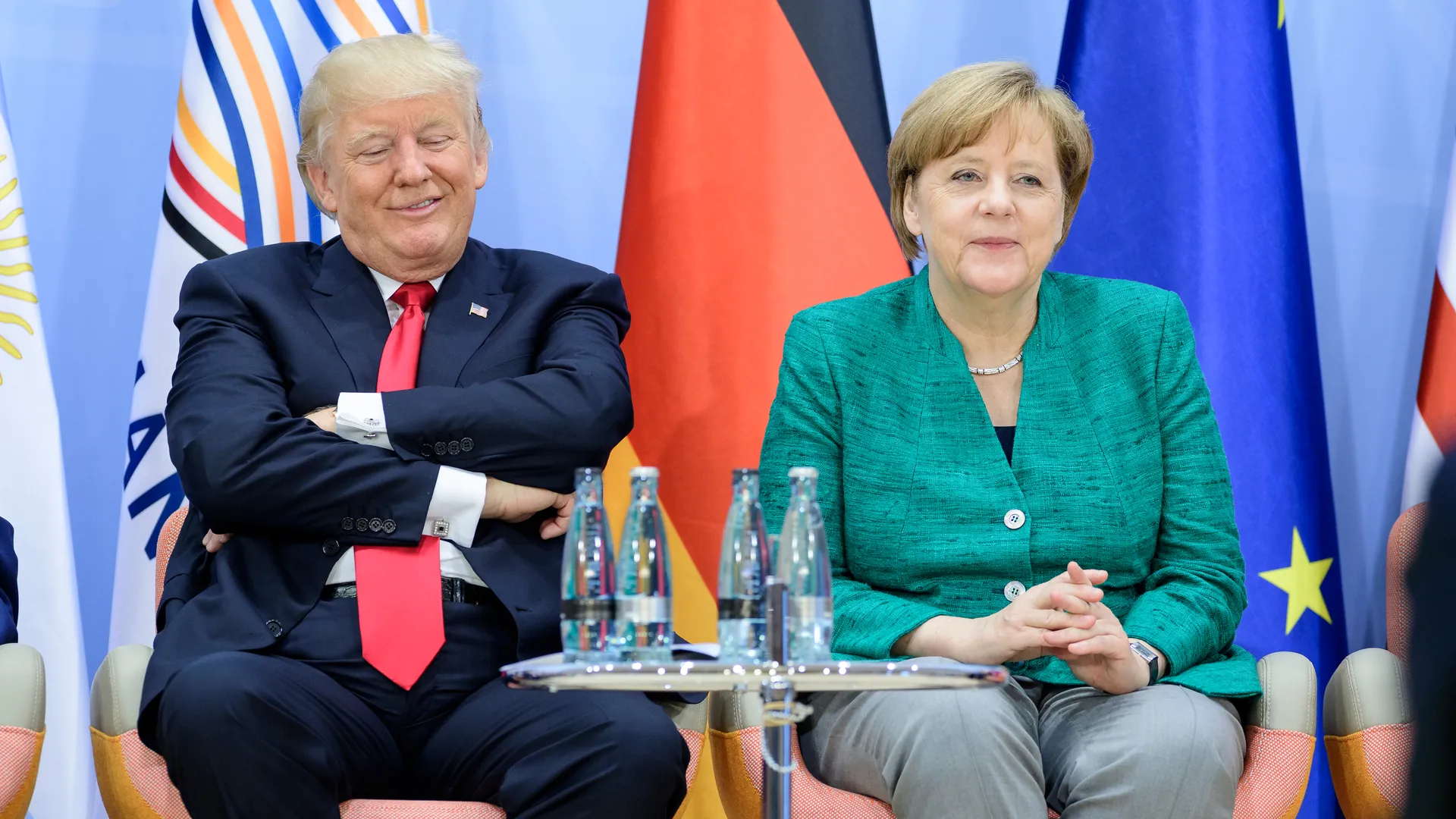 Merkel, Trump’ı hedef aldı: Siyasetçi gibi değil emlak kralı gibi düşünüyor!