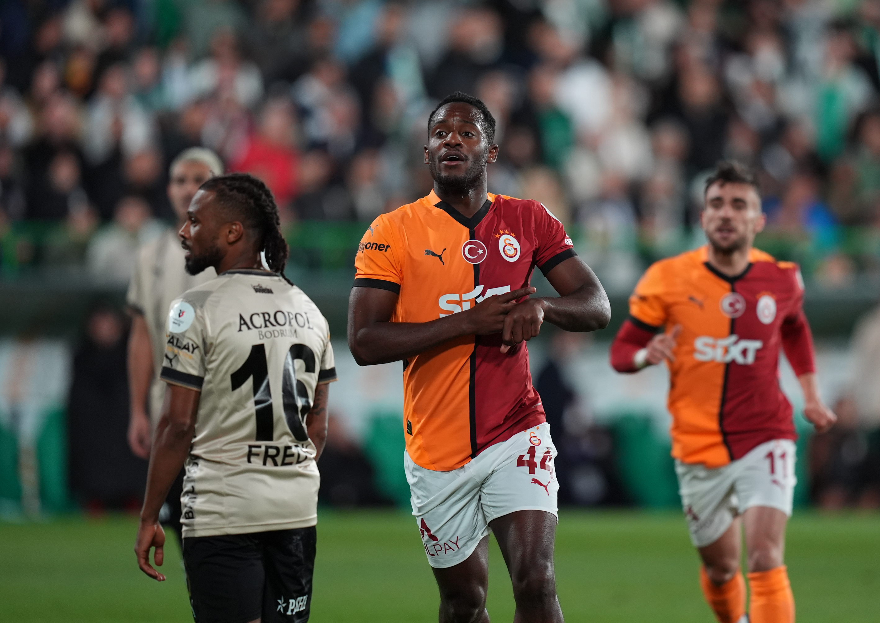 Bodrum FK deplasmanından 3 puanla dönen Galatasaray, zirvede yerini korudu