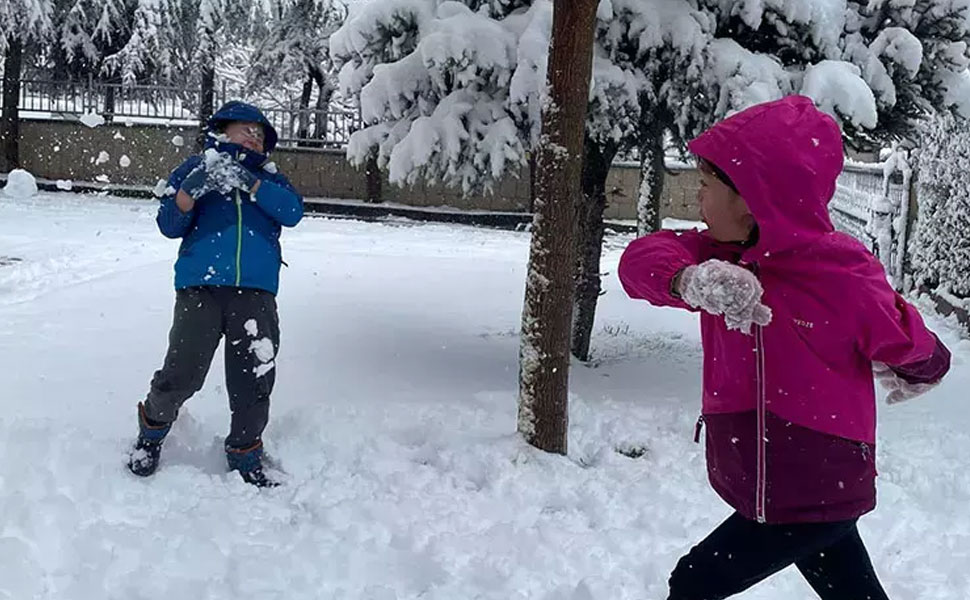 Hangi il ve ilçelerde okullar tatil edildi? İşte eğitime kar engeli olan şehirler