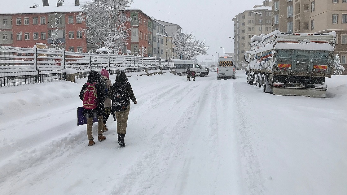 Yarın okullar tatil mi? 26 Kasım 2024 Salı günü kar tatili olan iller ve ilçeler